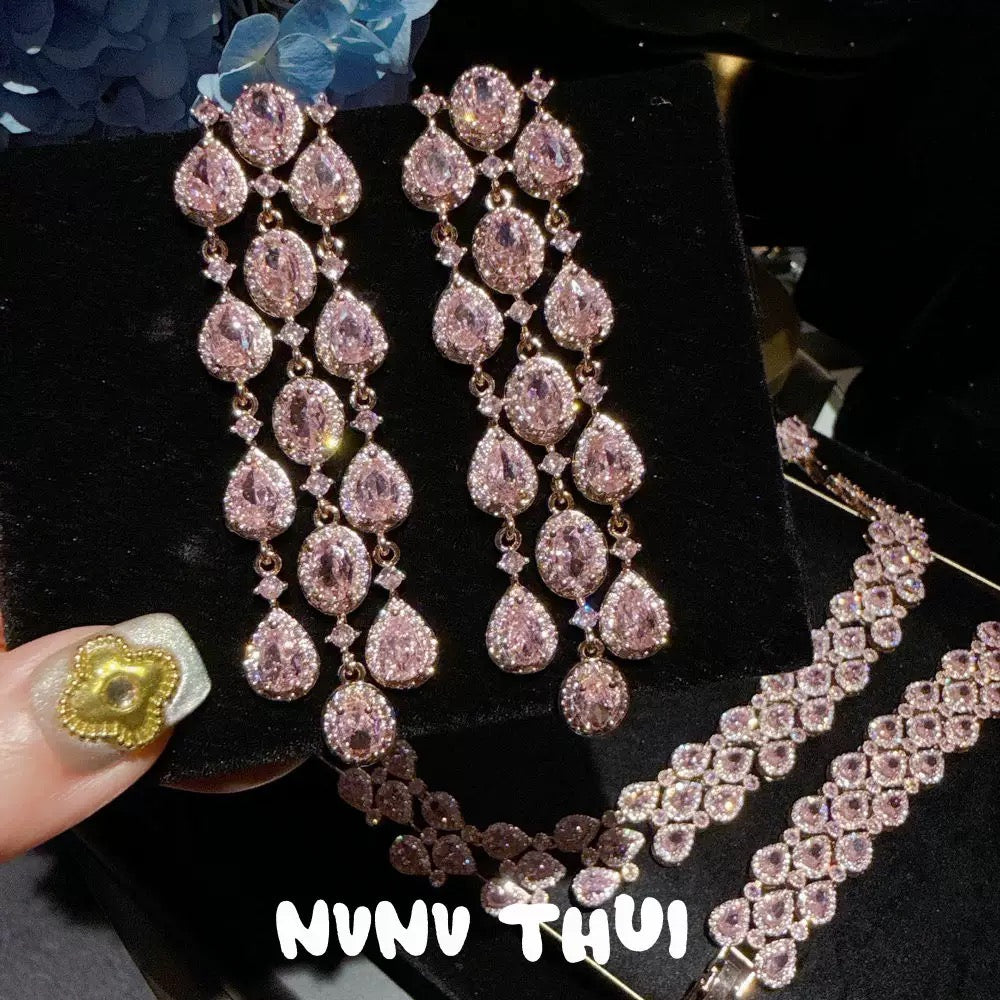 Jewelry Mozambique pink water drop gemstone necklace, dazzling and gorgeous full set of water drop zirconia bracelet and earrings.