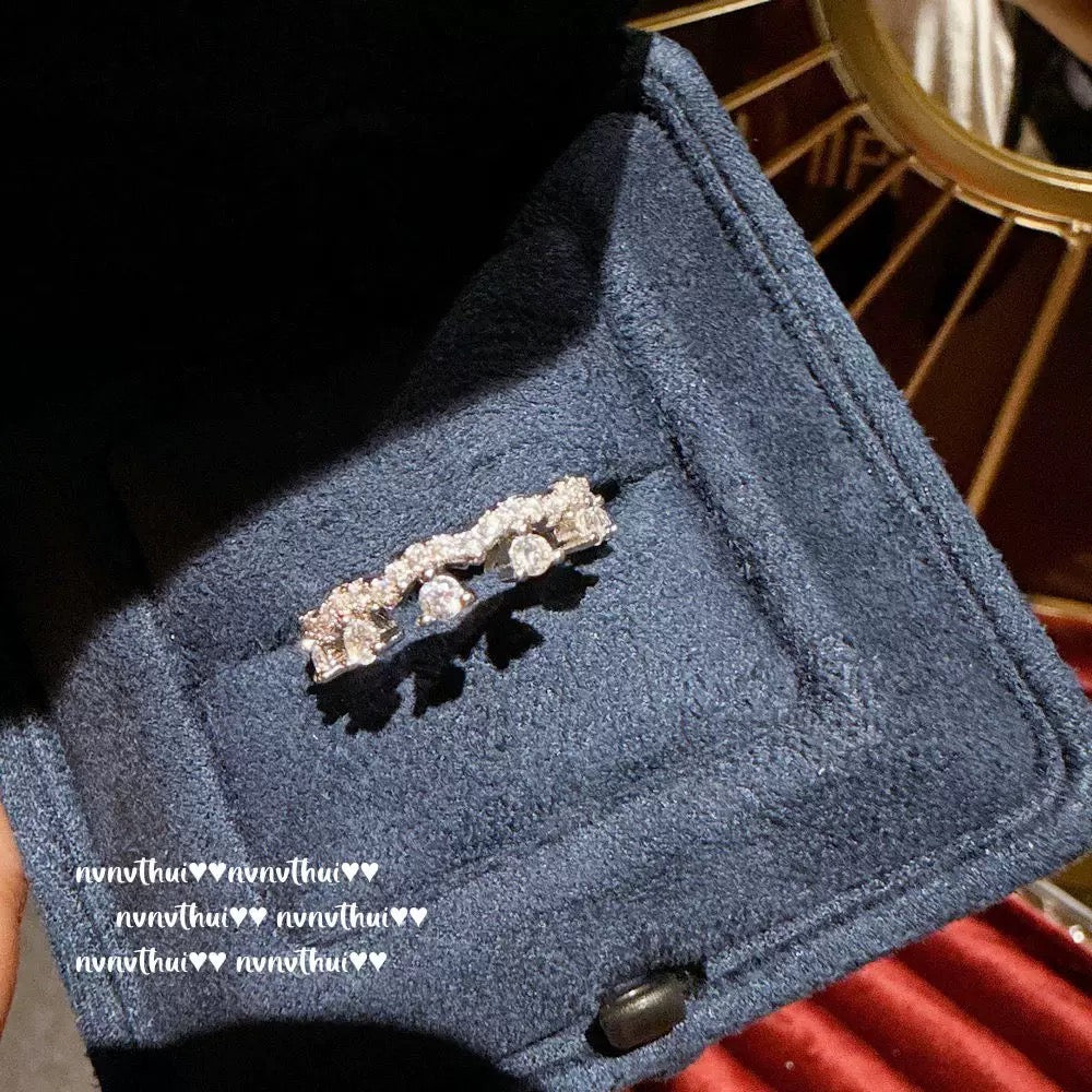 Italian vintage royal iris gemstone necklace, dazzling and resplendent, brushed flower-shaped diamond bracelet set.