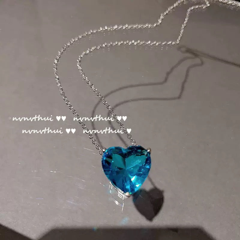 Retro oil painting blue heart-shaped gemstone pendant zircon collar chain, 18K gold-plated peach heart colored gemstone necklace for women