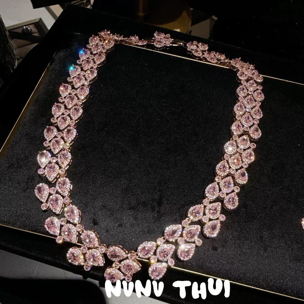 Jewelry Mozambique pink water drop gemstone necklace, dazzling and gorgeous full set of water drop zirconia bracelet and earrings.
