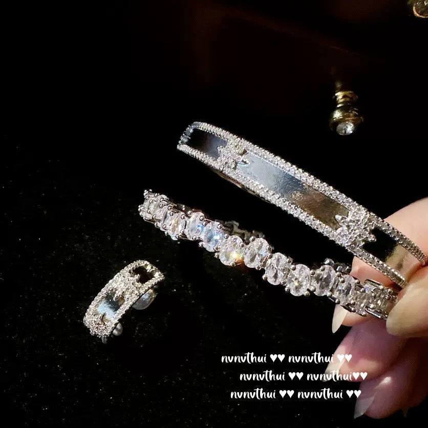 Starry River Brilliant 18K Gold Plated Curved Starlight Zircon Ring