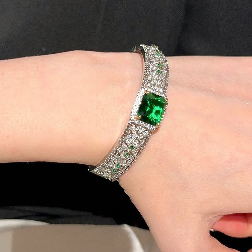 Weaving pattern carved gold peacock green fireworks zircon bracelet antique feeling plated 18K gold honeycomb emerald zircon bracelet
