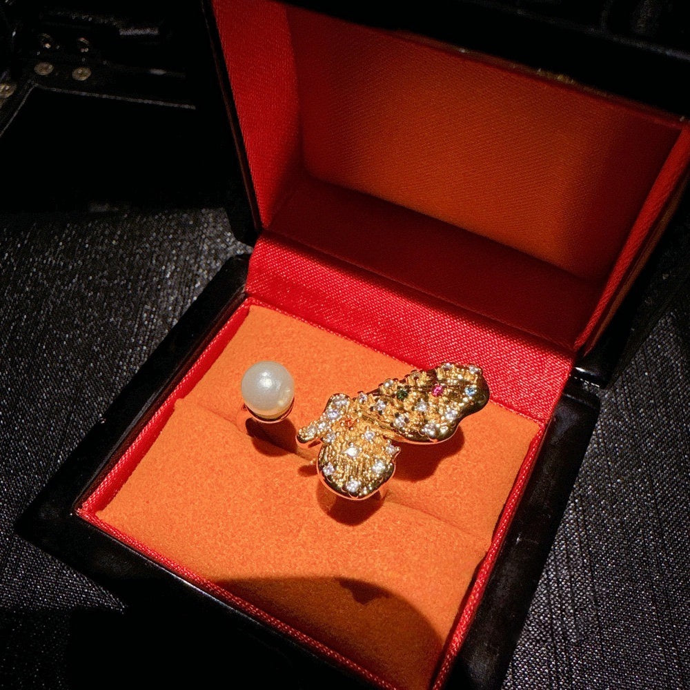 Italian vintage brushed and lotus flower gemstone ring Vintage plated 18K gold lock buckle zircon ring