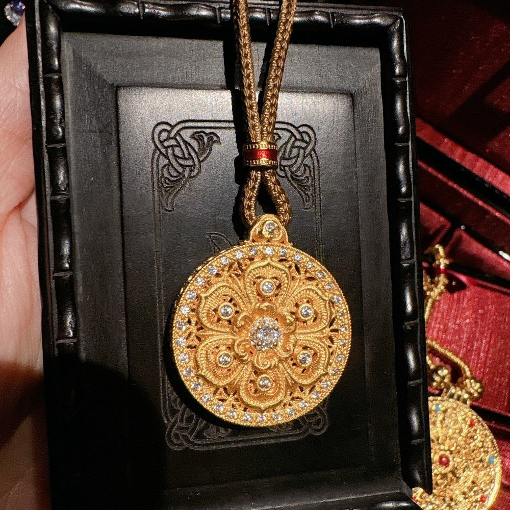 Ancient gold filigree carved rose window pendant necklace, new Chinese style wealthy woman hammer gourd compass necklace