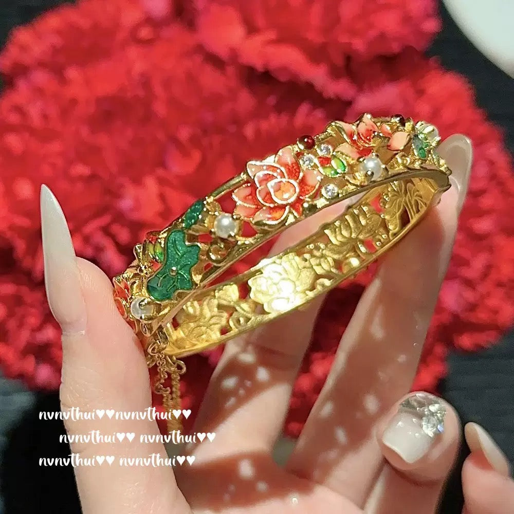 Antique-style 18K gold-plated hand bracelet with woven pattern, engraved gold lotus, enamel and gemstones