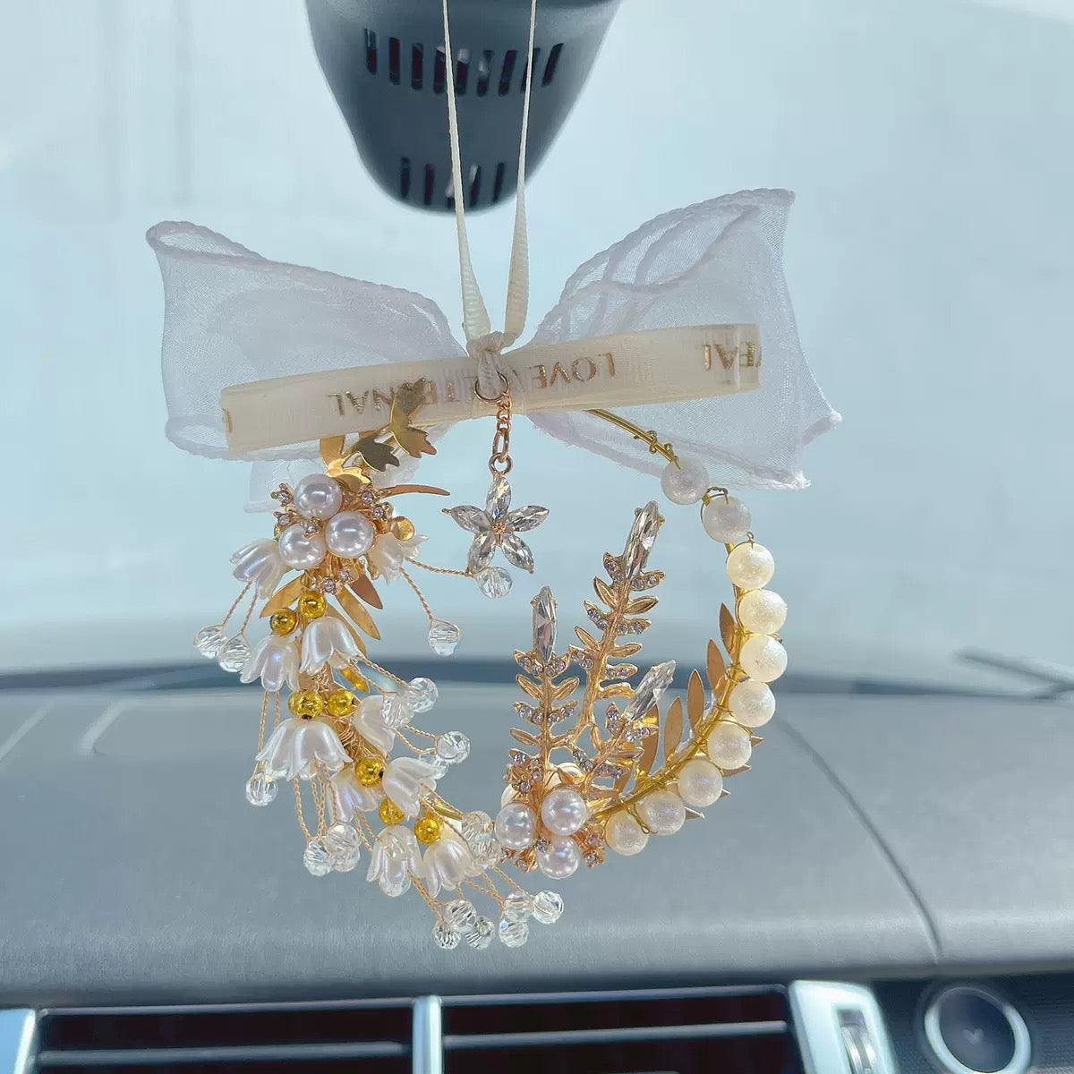 Lily of the Valley Car Charm Crystal Rhinestone Pendant Car Decoration One Deer Brings Peace Rearview Mirror Ornament Auto Accessories