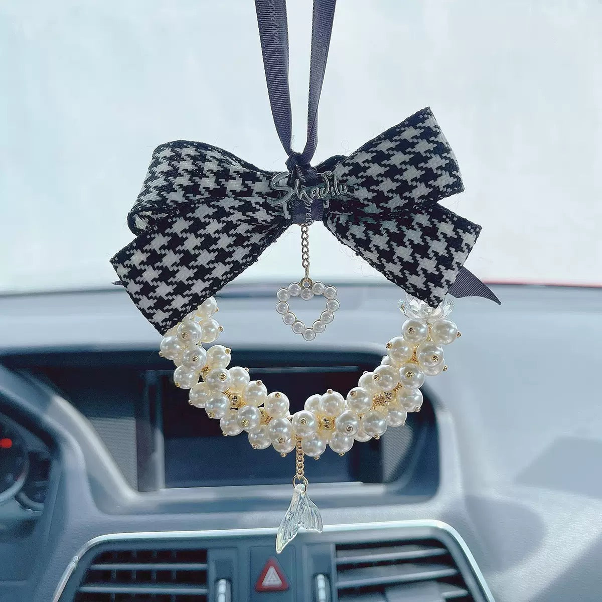 Heart-fluttering pendant, car accessory, mermaid tail bowknot pearl pendant, rearview mirror car accessory, goddess charm