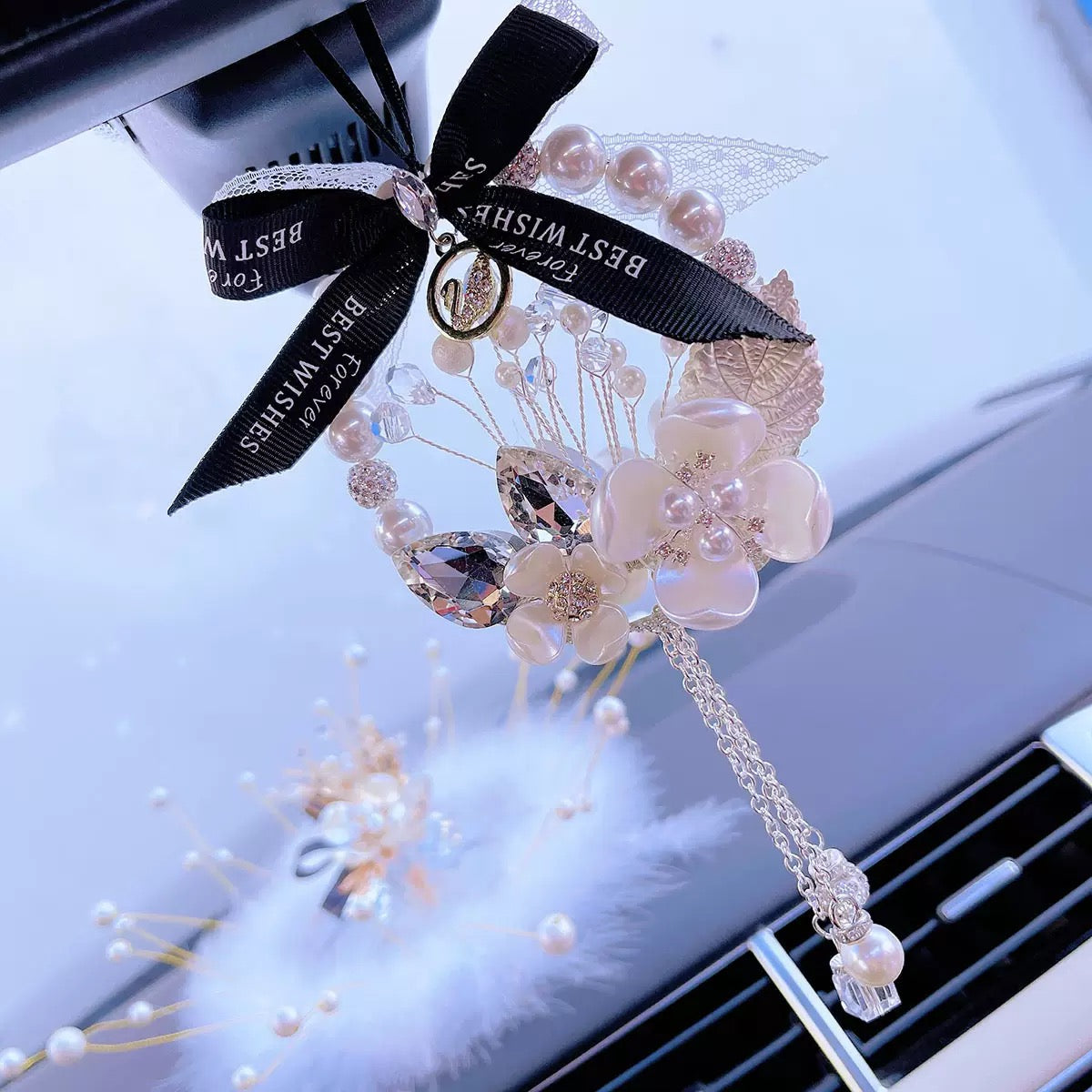 Four-leaf clover pearl car decoration pendant, crystal car rearview mirror hanging accessory, car hanging ornament, popular on social media.