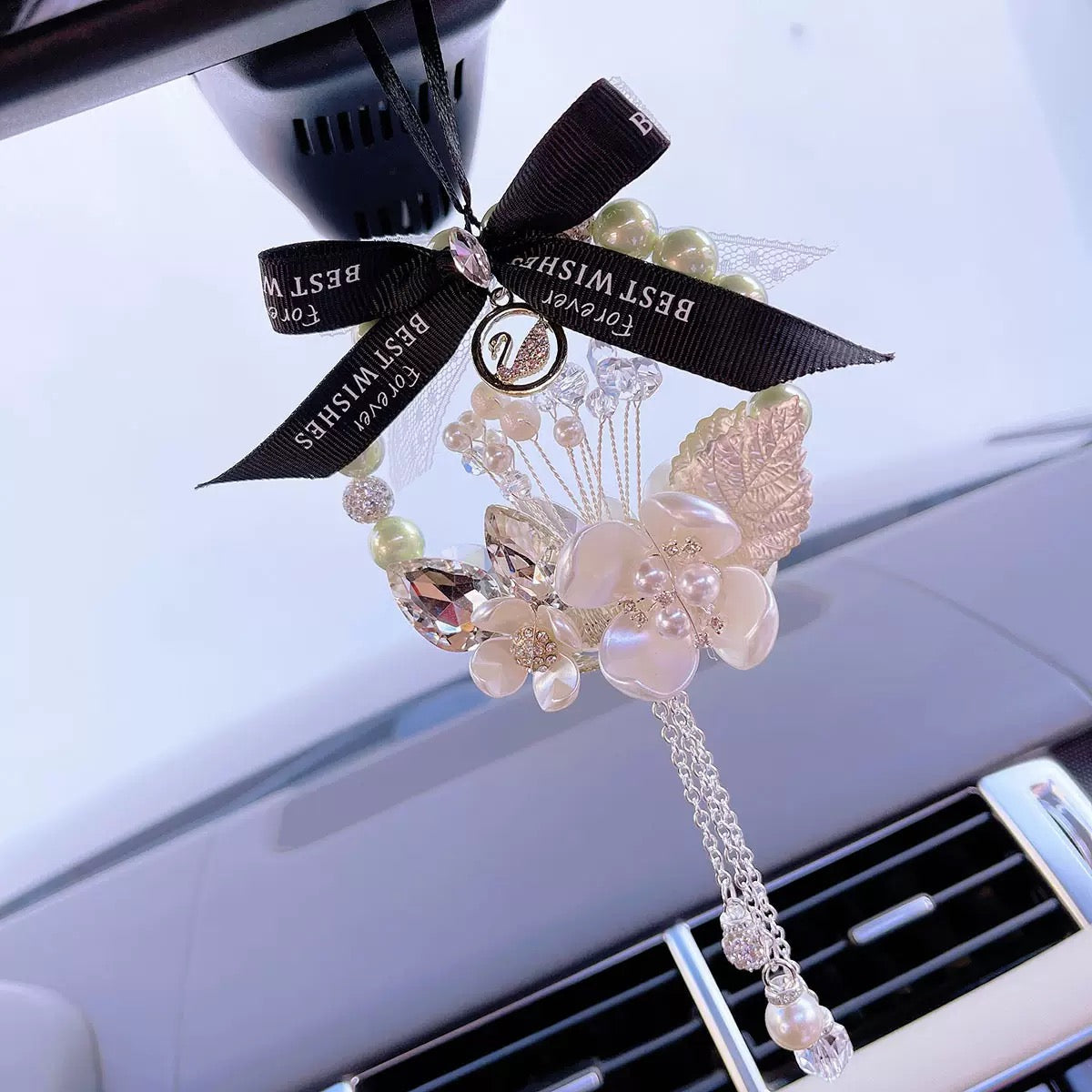 Four-leaf clover pearl car decoration pendant, crystal car rearview mirror hanging accessory, car hanging ornament, popular on social media.