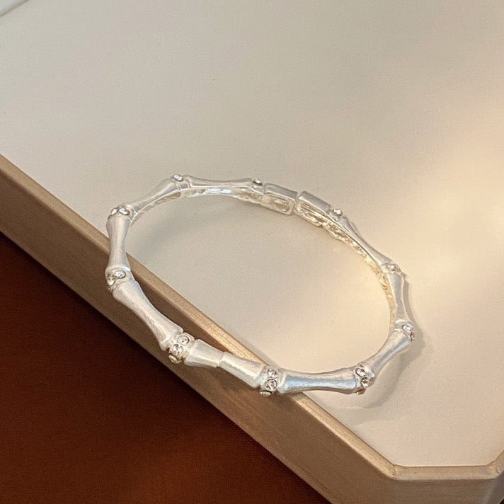 Wire drawing technique Bucellati bracelet
