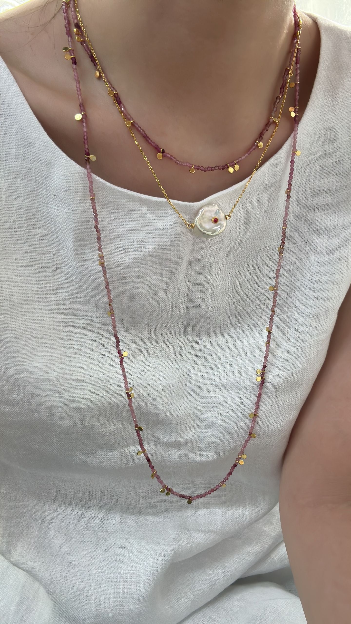 Natural freshwater pearl ruby inlaid with petals Baroque pearl necklace