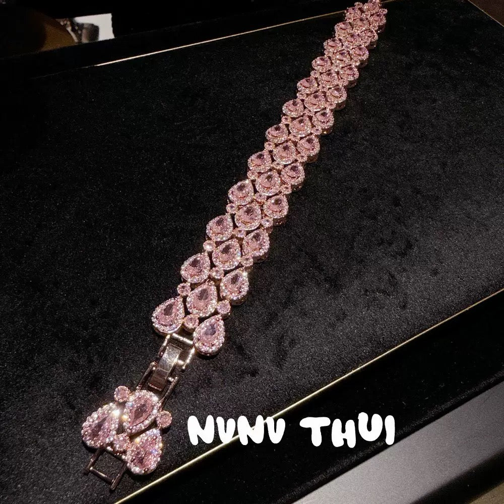 Jewelry Mozambique pink water drop gemstone necklace, dazzling and gorgeous full set of water drop zirconia bracelet and earrings.