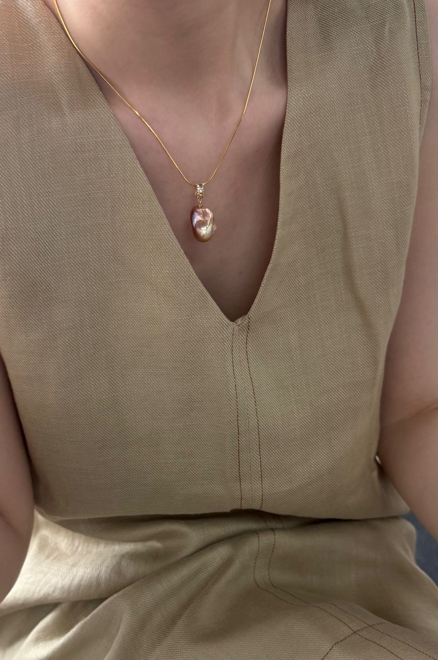 Colorful small Baroque pearl necklace, 18K gold-plated silver throughout, Baroque freshwater pearl necklace.