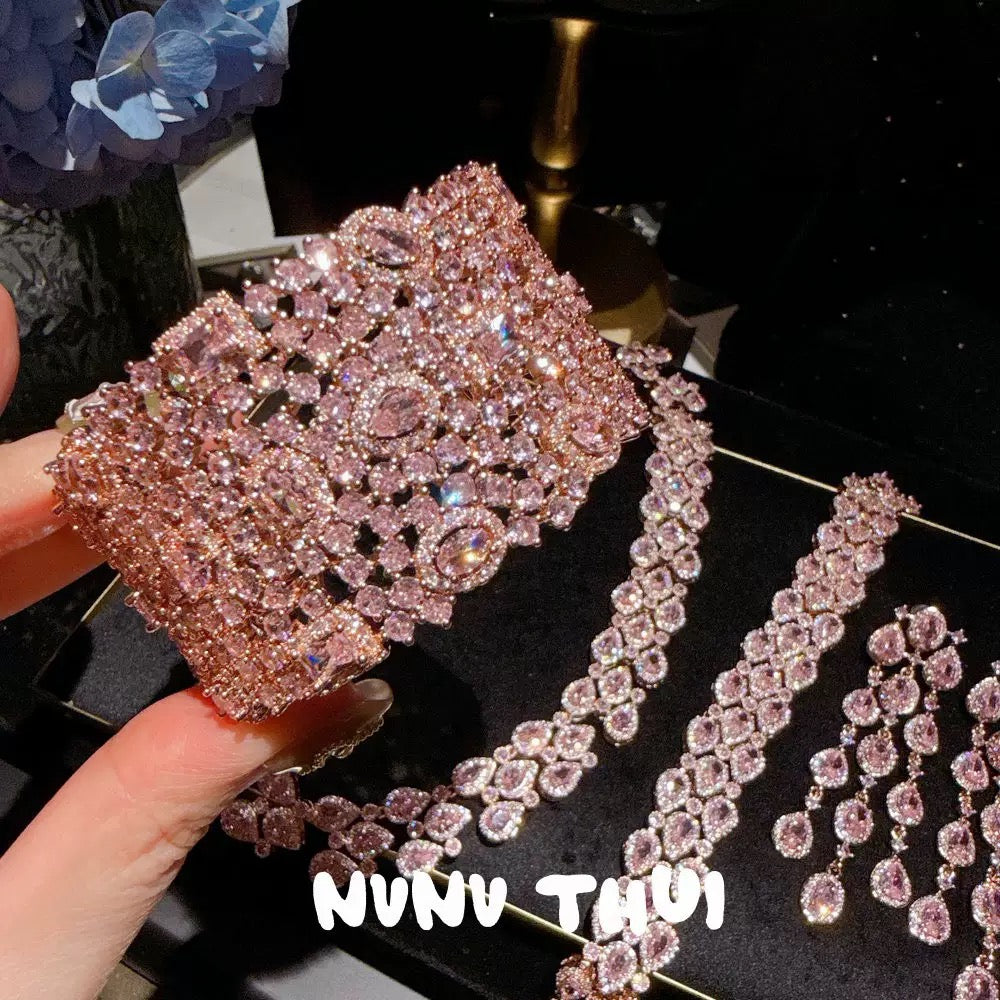 Jewelry Mozambique pink water drop gemstone necklace, dazzling and gorgeous full set of water drop zirconia bracelet and earrings.