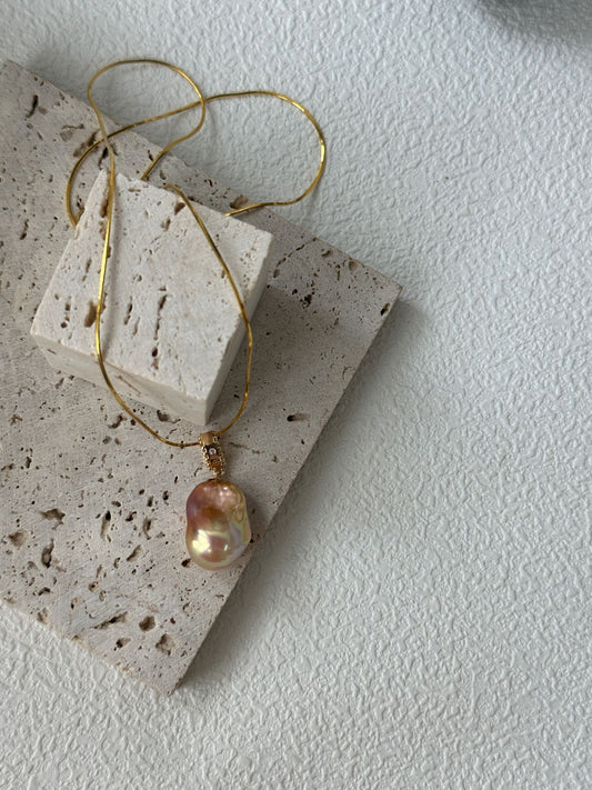 Colorful small Baroque pearl necklace, 18K gold-plated silver throughout, Baroque freshwater pearl necklace.