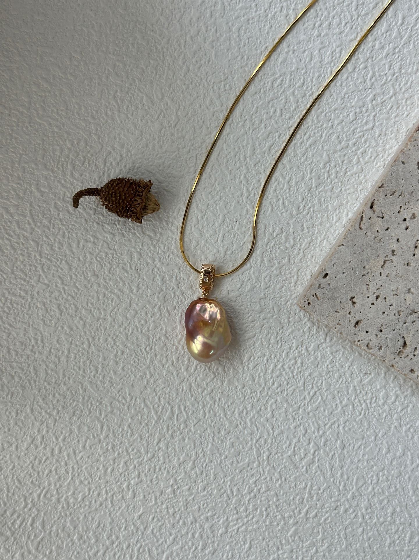 Colorful small Baroque pearl necklace, 18K gold-plated silver throughout, Baroque freshwater pearl necklace.