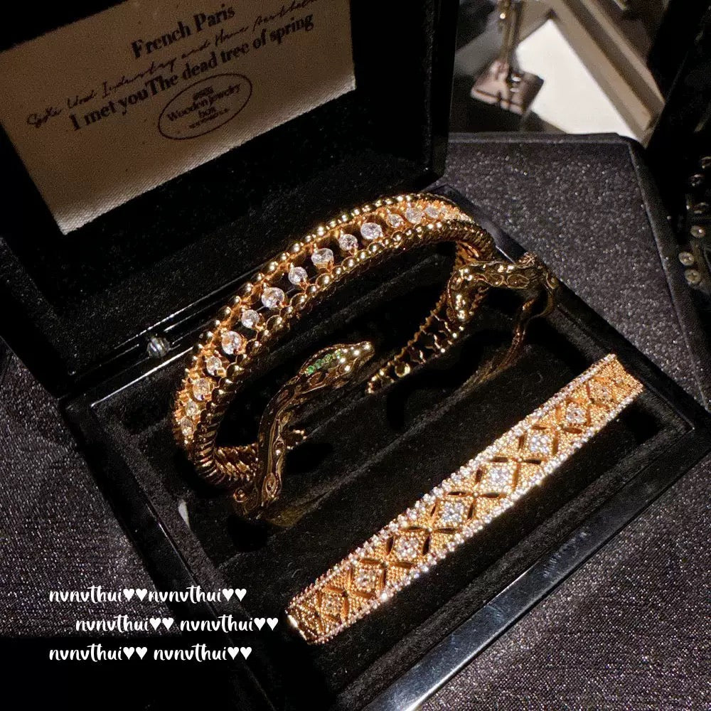 Ancient-style golden filigree and chiseled inlaid diamond flower-patterned bracelet, new Chinese style, retro sparkling diamond and zircon beads bracelet