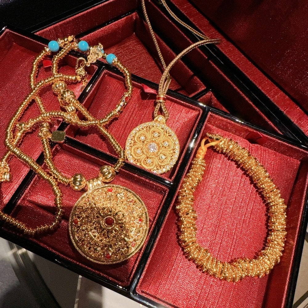 Ancient gold filigree carved rose window pendant necklace, new Chinese style wealthy woman hammer gourd compass necklace