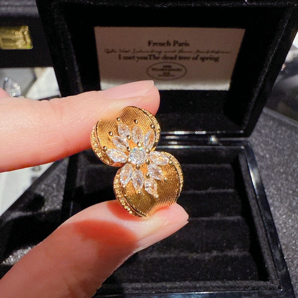 Italian vintage brushed and lotus flower gemstone ring Vintage plated 18K gold lock buckle zircon ring