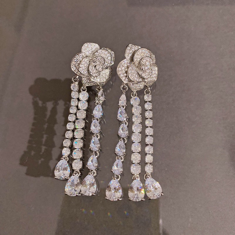 Sparkling flower gemstone bracelet plated with 18K gold snowflake zircon full diamond small flower daisy necklace earrings