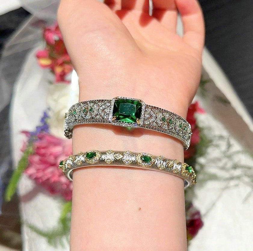 Weaving pattern carved gold peacock green fireworks zircon bracelet antique feeling plated 18K gold honeycomb emerald zircon bracelet