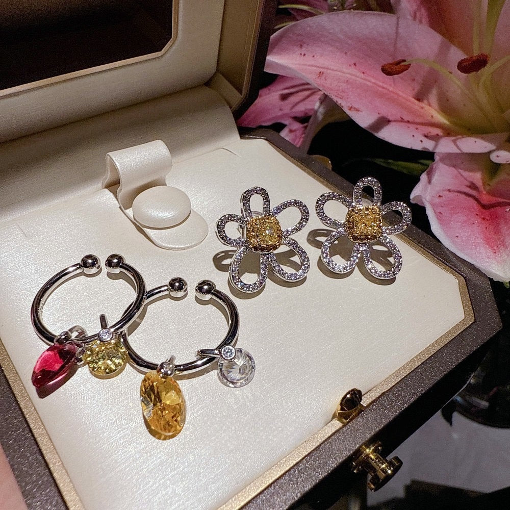 Yellow fluorite osmanthus honey daisy gemstone earrings plated with 18K gold irregular water droplet zircon bracelet