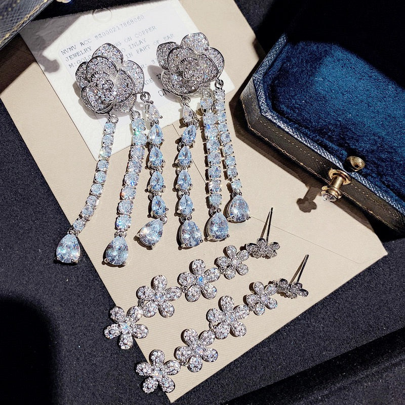 Sparkling flower gemstone bracelet plated with 18K gold snowflake zircon full diamond small flower daisy necklace earrings