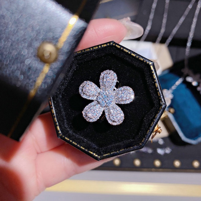 Sparkling flower gemstone bracelet plated with 18K gold snowflake zircon full diamond small flower daisy necklace earrings