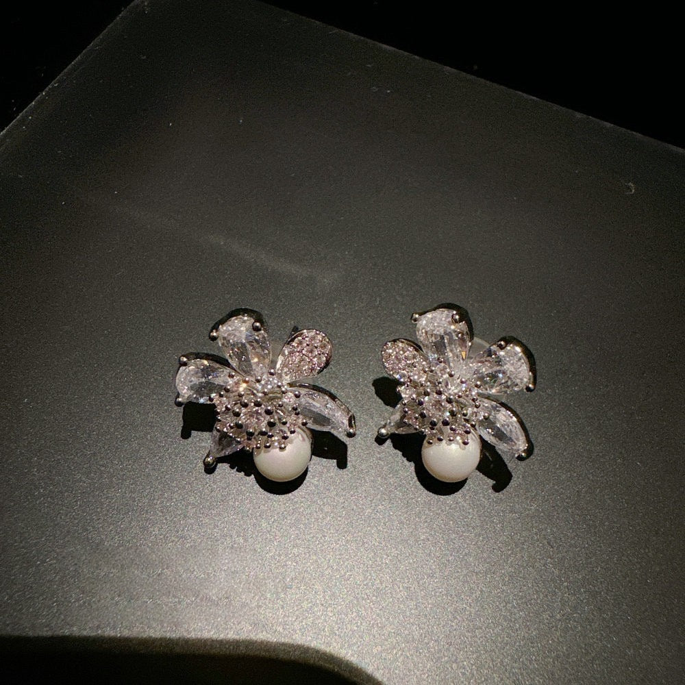 Fish Girl Colorful Beimu Butterfly Gem Earrings Rich heiress plated with 18K gold Water Drop Butterfly Zircon Long Earrings