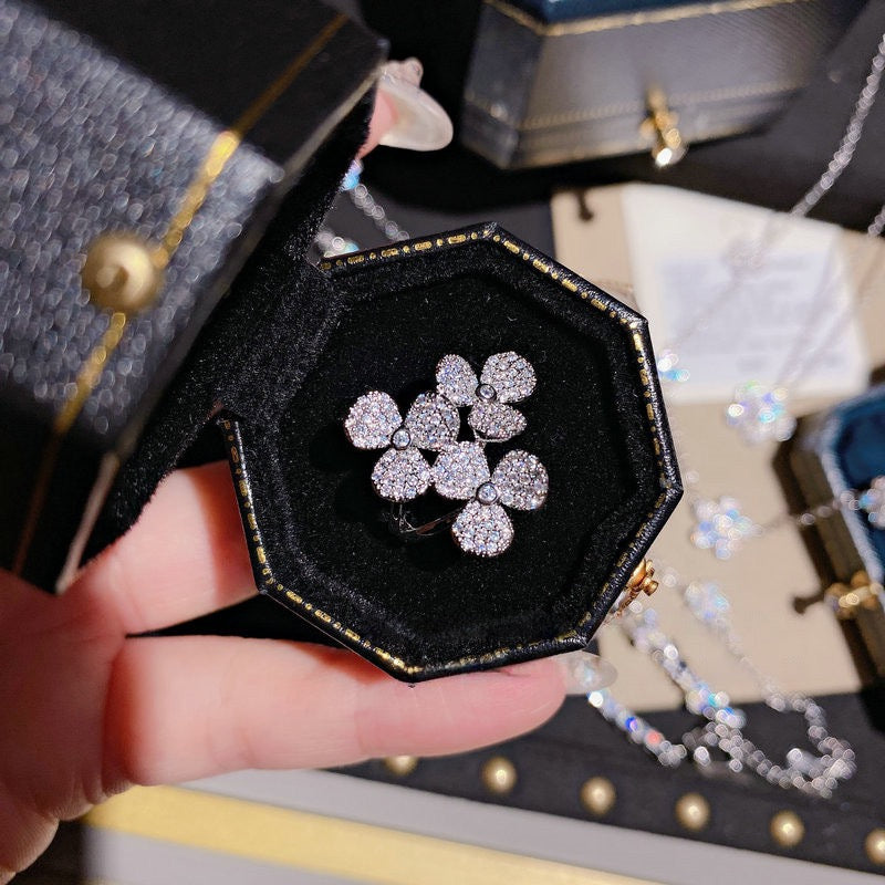 Sparkling flower gemstone bracelet plated with 18K gold snowflake zircon full diamond small flower daisy necklace earrings