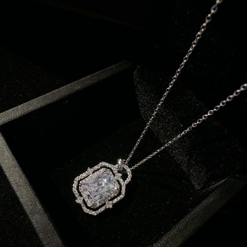Sparkling 3-carat gemstone flower necklace, mermaid tears plated with 18K gold shimmering petals, high carbon zircon necklace