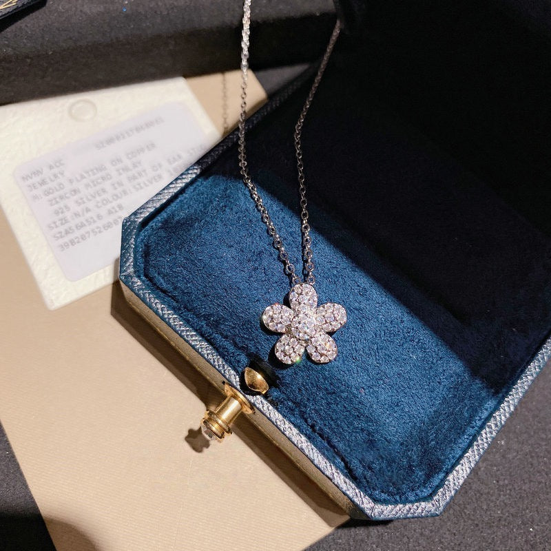 Sparkling flower gemstone bracelet plated with 18K gold snowflake zircon full diamond small flower daisy necklace earrings
