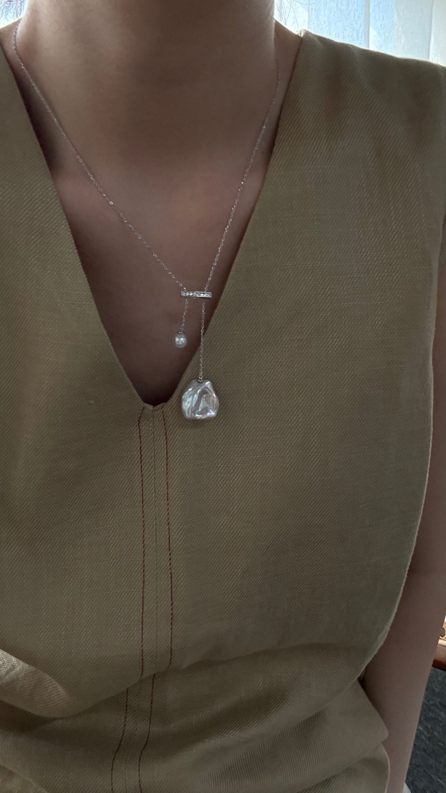 Balanced beam-shaped freshwater pearl necklace, Baroque pearl