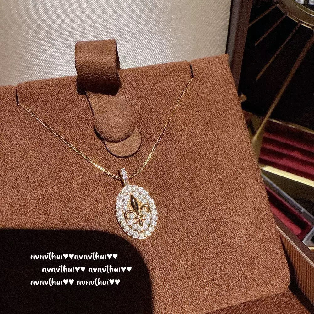 Italian vintage royal iris gemstone necklace, dazzling and resplendent, brushed flower-shaped diamond bracelet set.