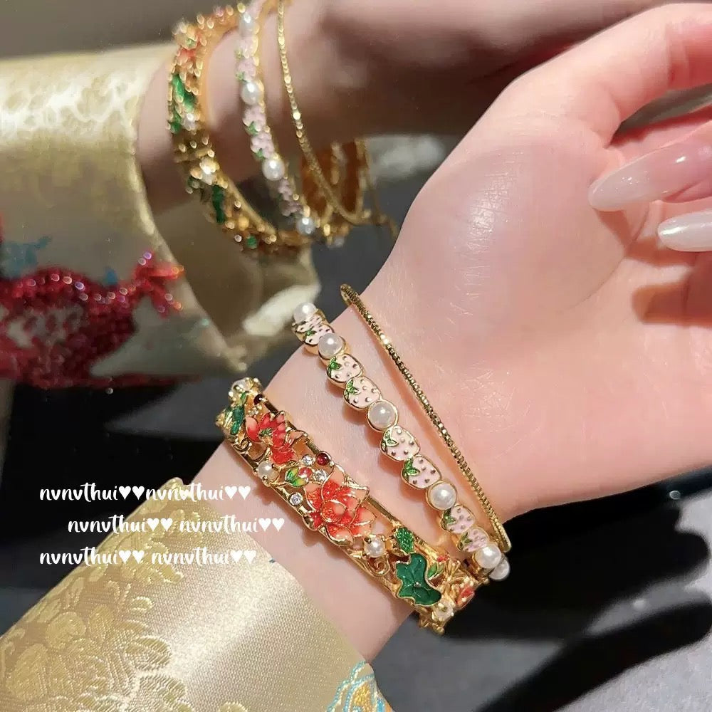 Antique-style 18K gold-plated hand bracelet with woven pattern, engraved gold lotus, enamel and gemstones