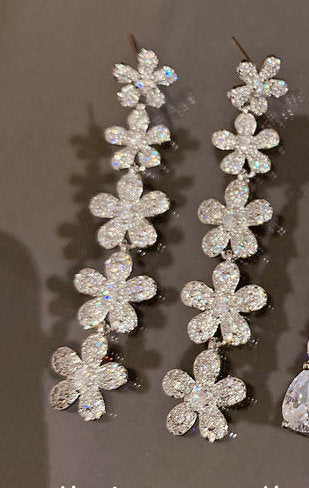 Sparkling flower gemstone bracelet plated with 18K gold snowflake zircon full diamond small flower daisy necklace earrings