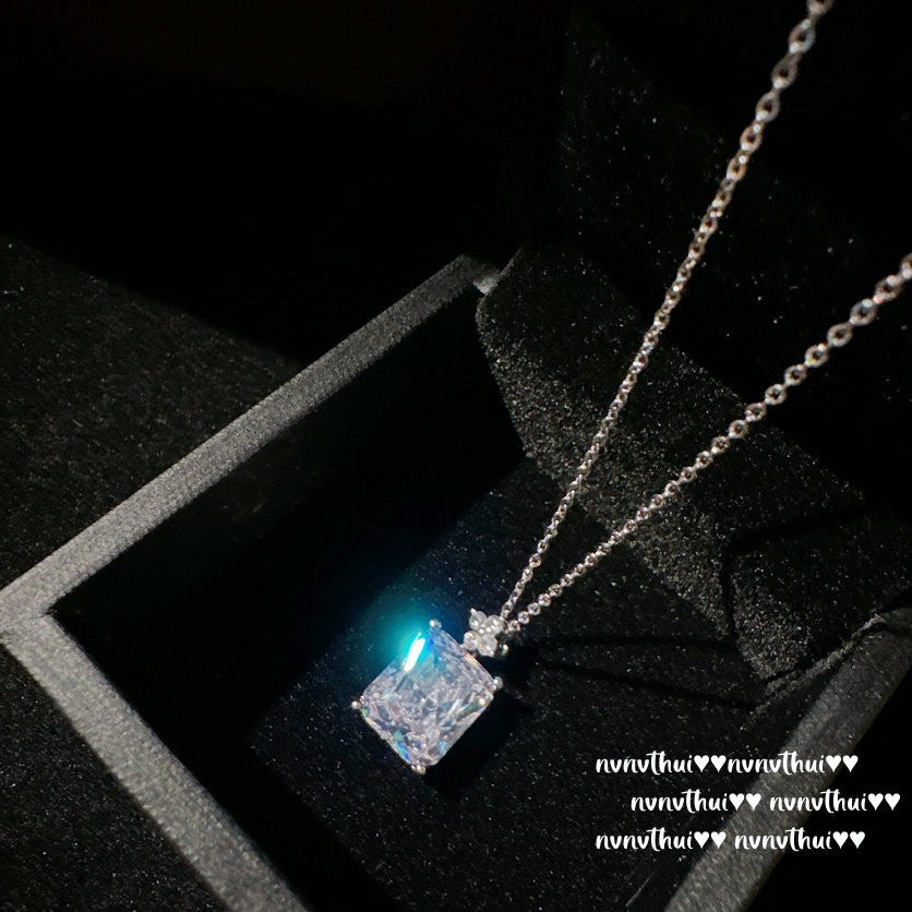 Sparkling 3-carat gemstone flower necklace, mermaid tears plated with 18K gold shimmering petals, high carbon zircon necklace