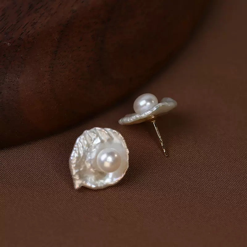 Poached egg pearl stud earrings, natural freshwater petal earrings, French retro original design, 925 silver needle.