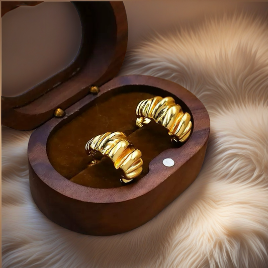 Titanium steel earrings for women, no color fading, versatile, with pleats.