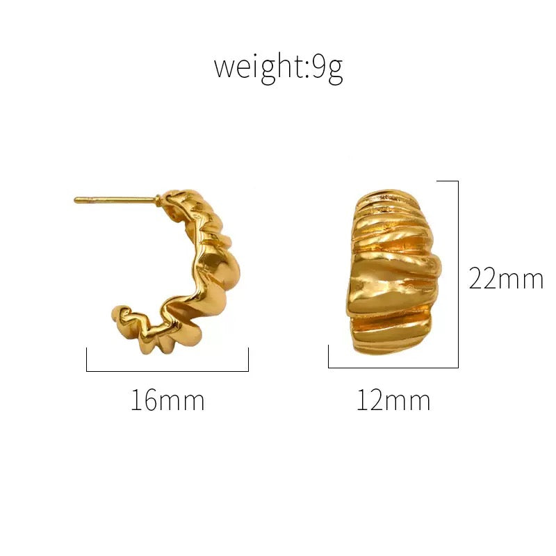 Titanium steel earrings for women, no color fading, versatile, with pleats.