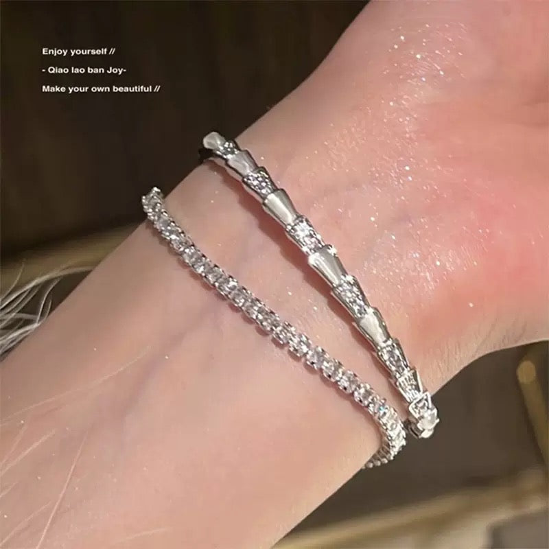 Silver adjustable bangle with snake bone design, rhinestone texture, zirconia, ins light luxury, open style