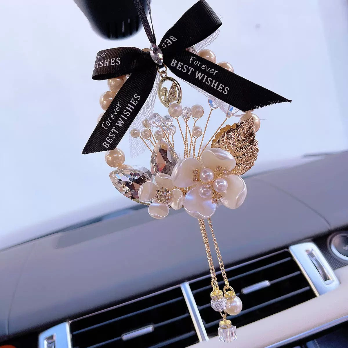 Four-leaf clover pearl car decoration pendant, crystal car rearview mirror hanging accessory, car hanging ornament, popular on social media.