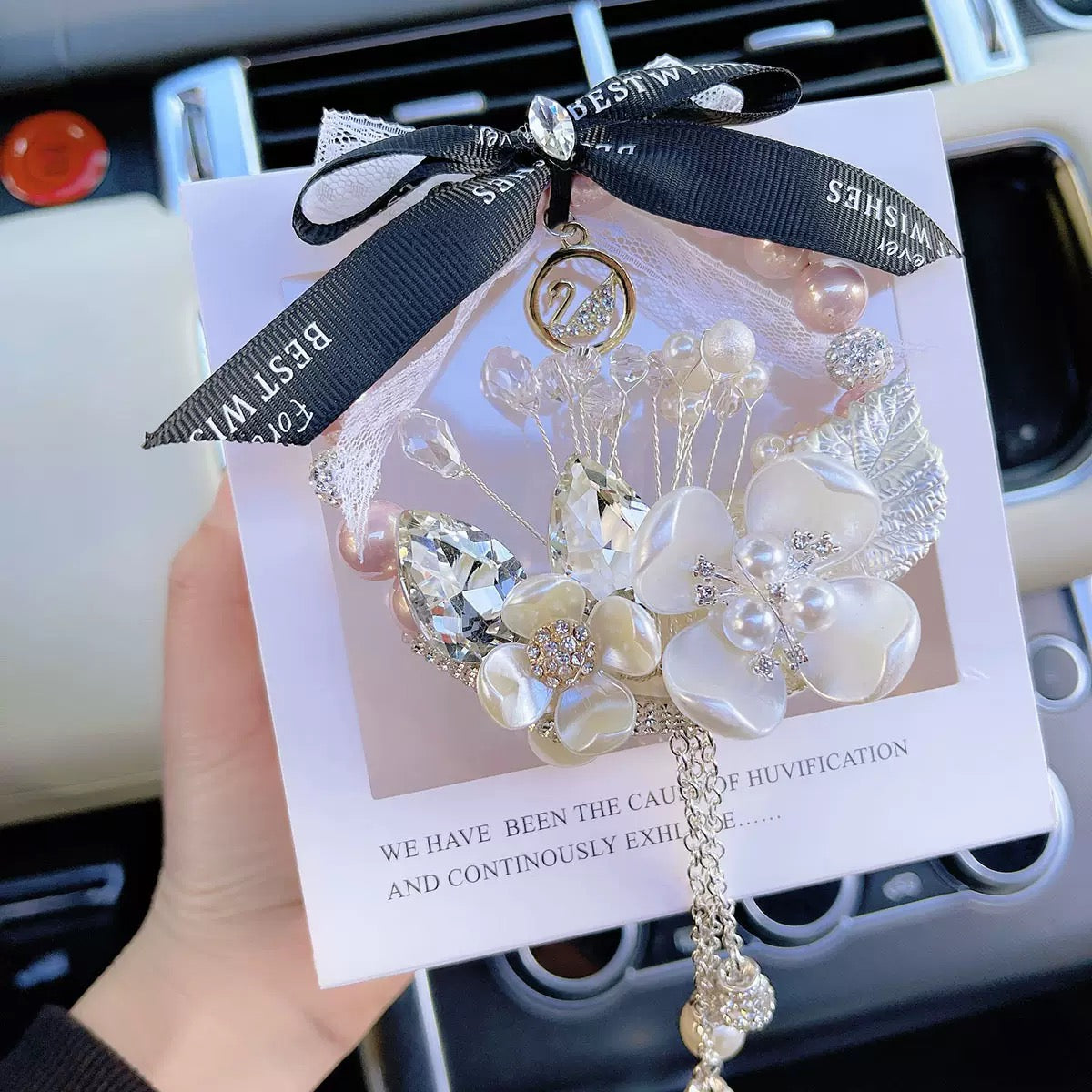 Four-leaf clover pearl car decoration pendant, crystal car rearview mirror hanging accessory, car hanging ornament, popular on social media.
