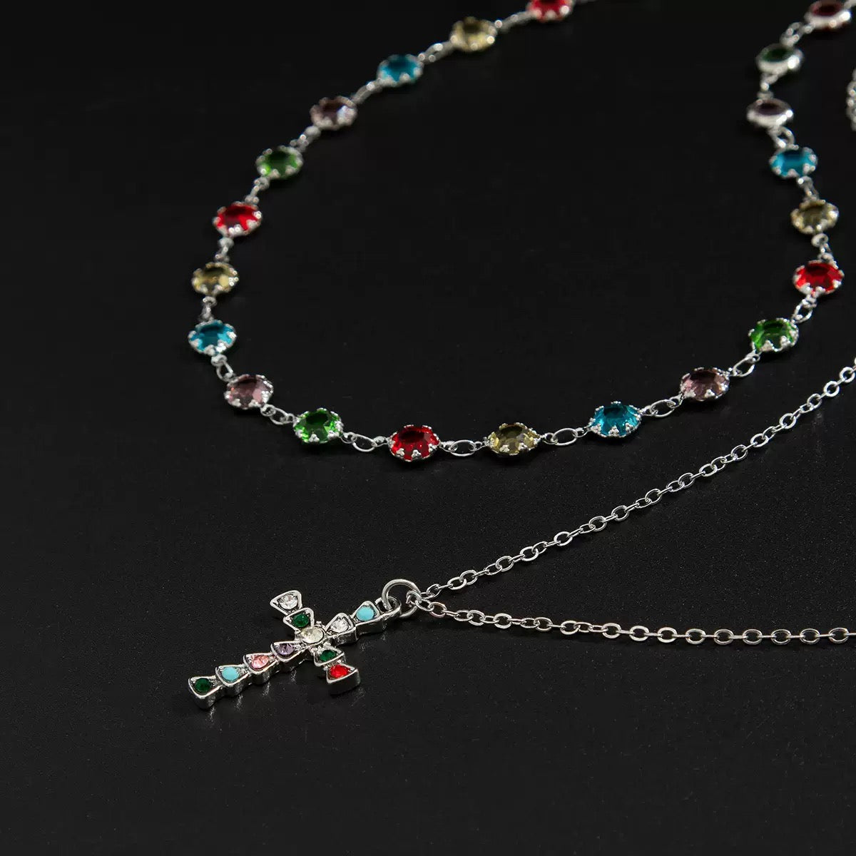 Crystal cross pendant necklace for both men and women, vintage and high-end feeling, stackable collar chain set.