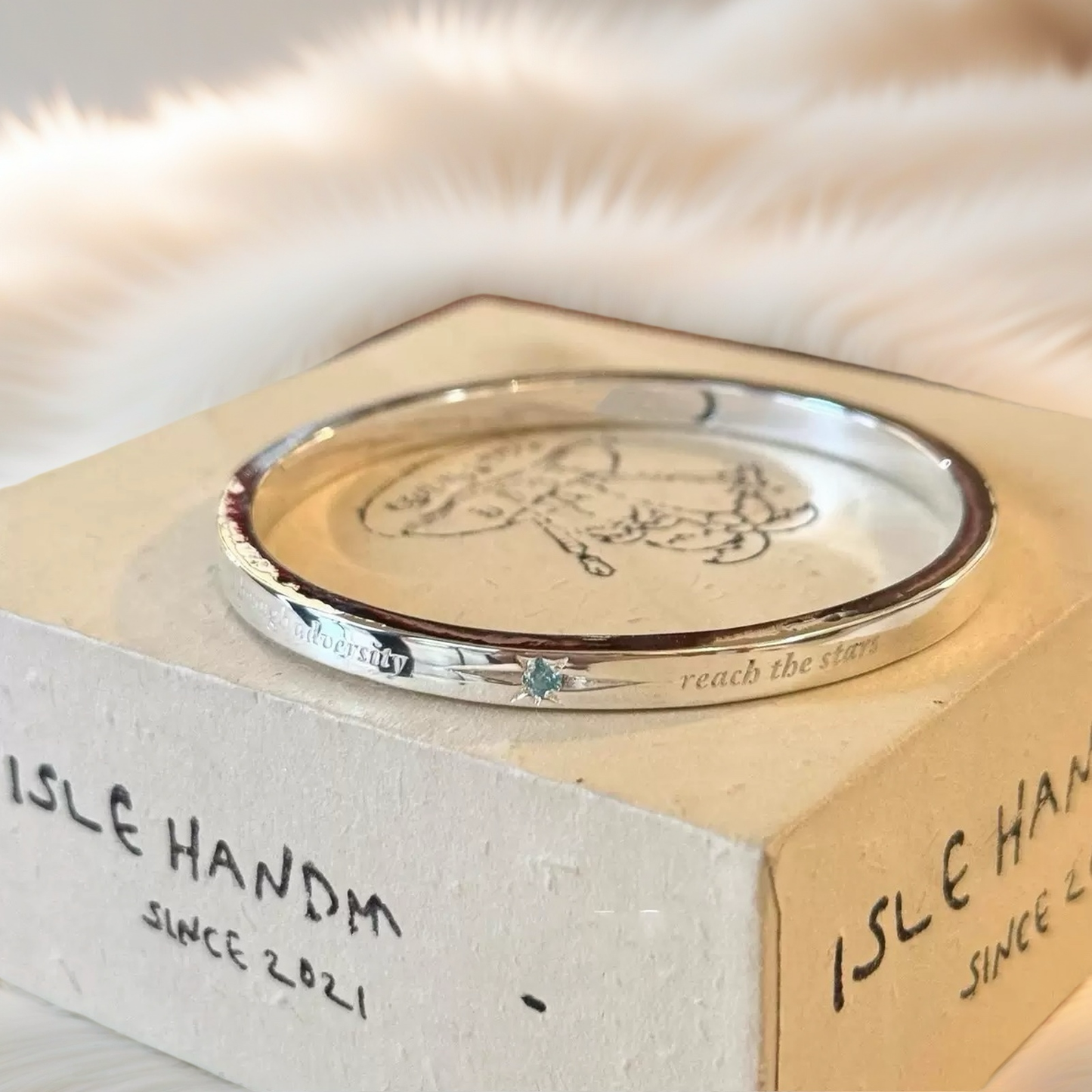 "Galaxy Starship" cool silver-toned circle starlight bracelet, unique design, simple and fashionable, elegant style bracelet.