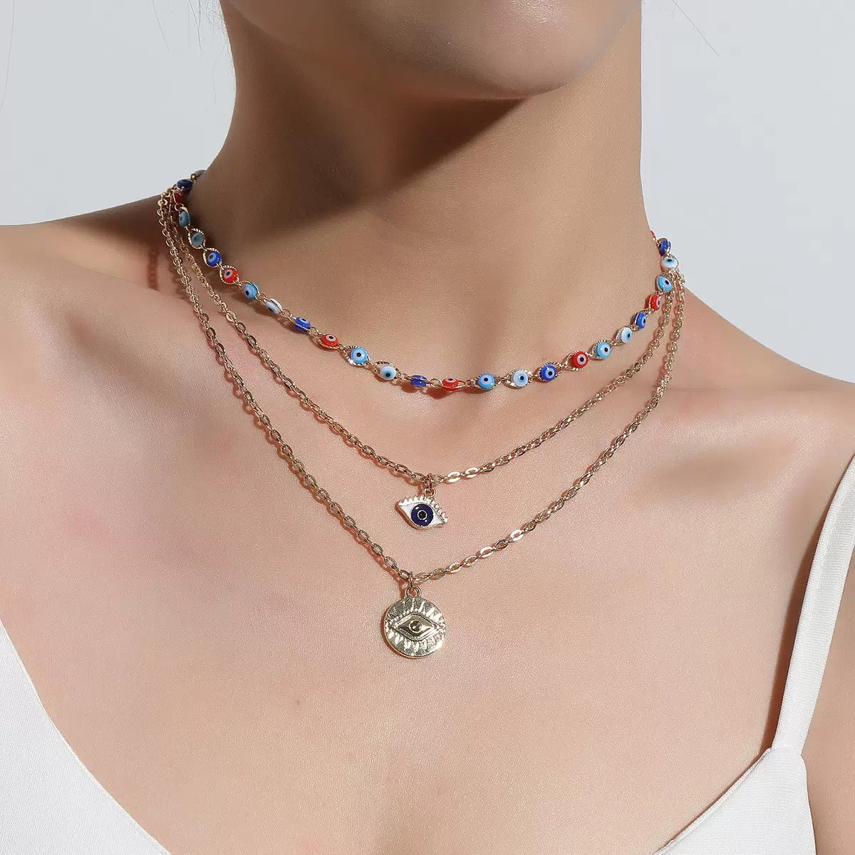 New multi-layered "Devil's Eye" pendant necklace for women, fashionable, exaggerated and trendy eye-shaped jewelry.