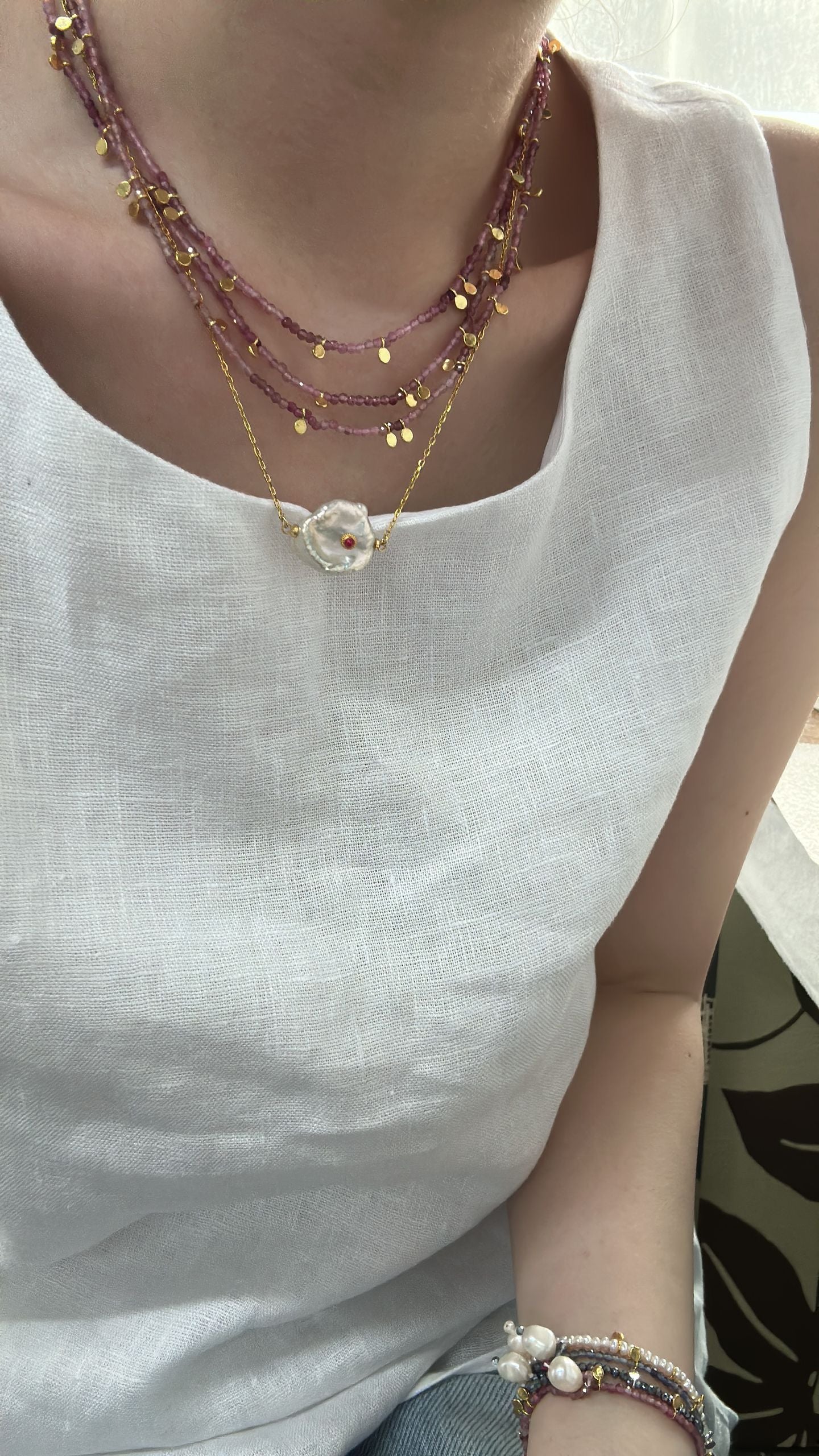 Natural freshwater pearl ruby inlaid with petals Baroque pearl necklace