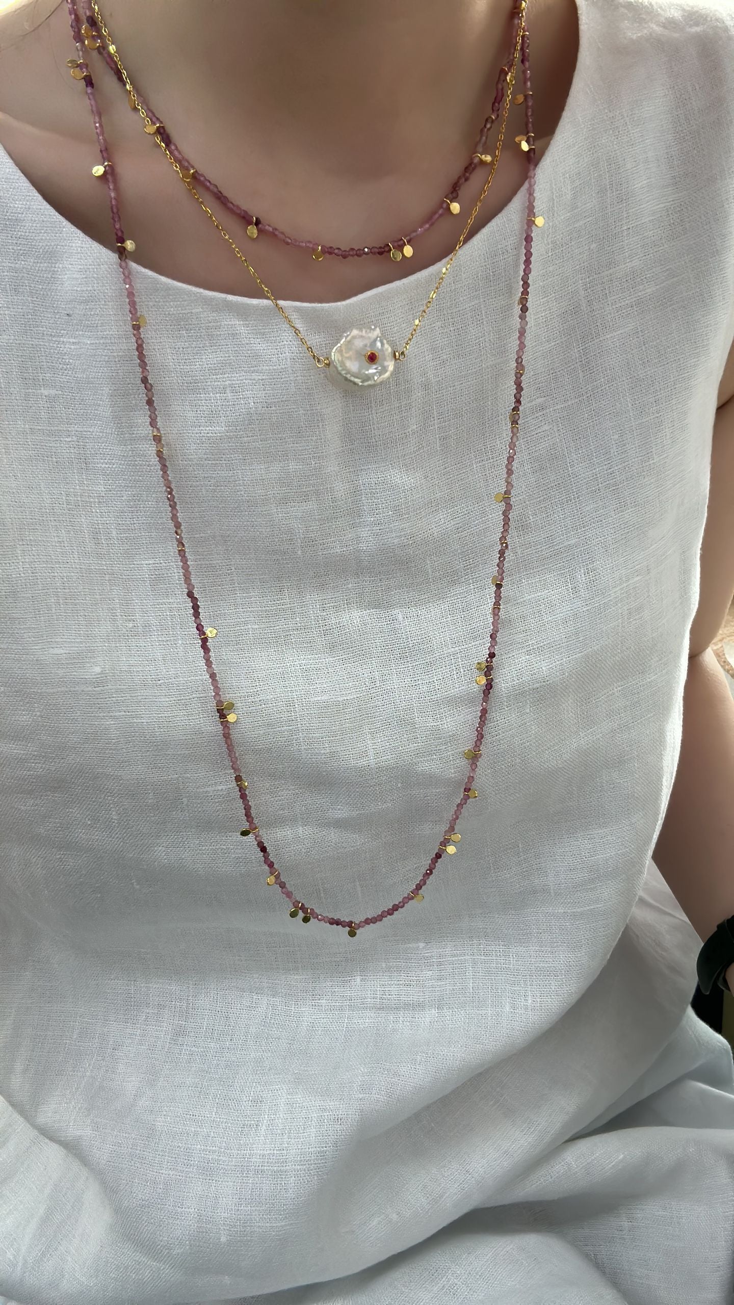 Natural freshwater pearl ruby inlaid with petals Baroque pearl necklace