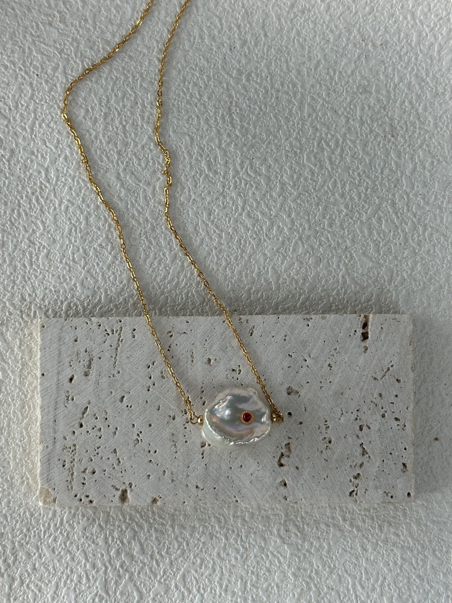 Natural freshwater pearl ruby inlaid with petals Baroque pearl necklace