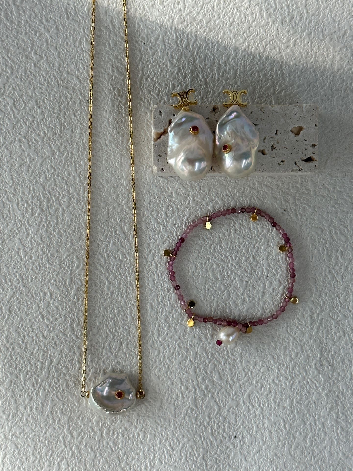 Natural freshwater pearl ruby inlaid with petals Baroque pearl necklace